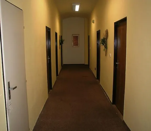 乌斯拉德谷酒店 3*